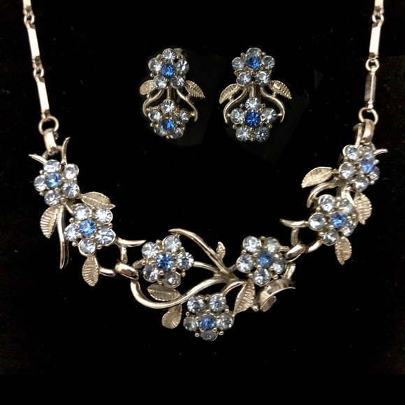 Vintage 1950 Coro Blue Rhinestone Floret Necklace•Clip-on Earrings Set. Pristine - Picture 3 of 12